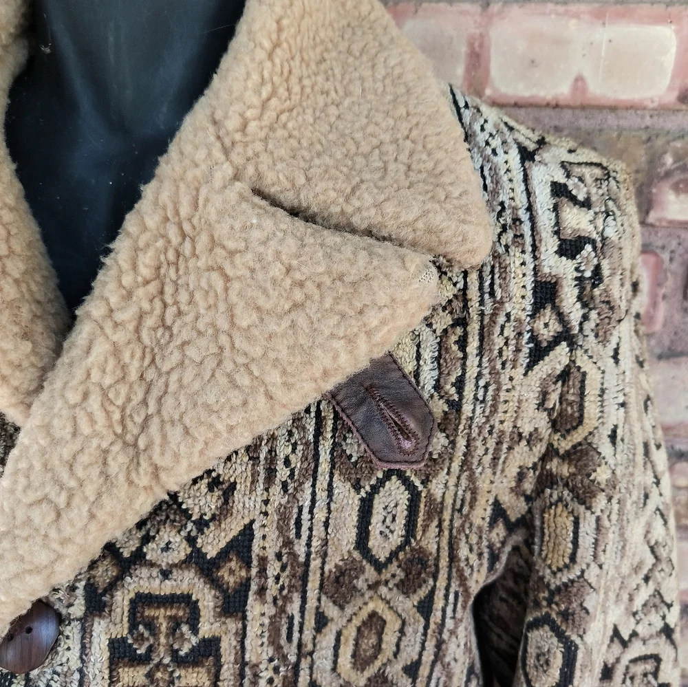Vintage 70s Tapestry Carpet Lakeland Coat Jacket Medium 38 Sherpa 44" Chest - Picture 4 of 9